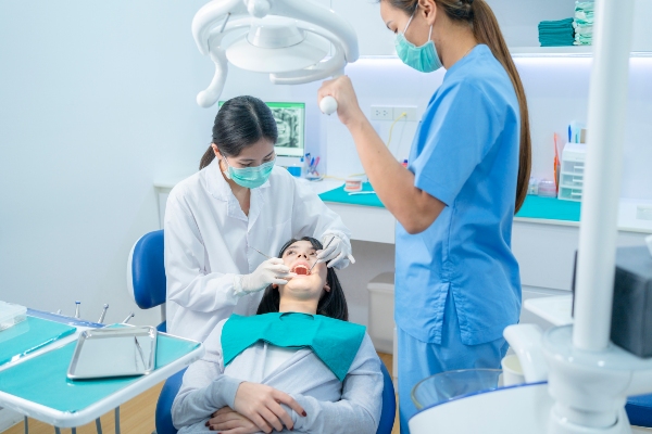 How Dental Sealants Reduce The Risk Of A Dental Emergency